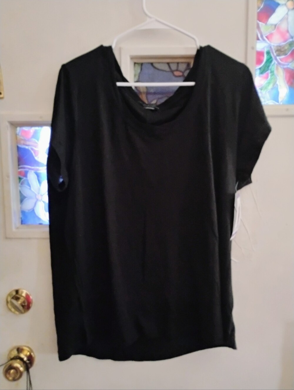 Black Women’s Short-Sleeve Crewneck Top